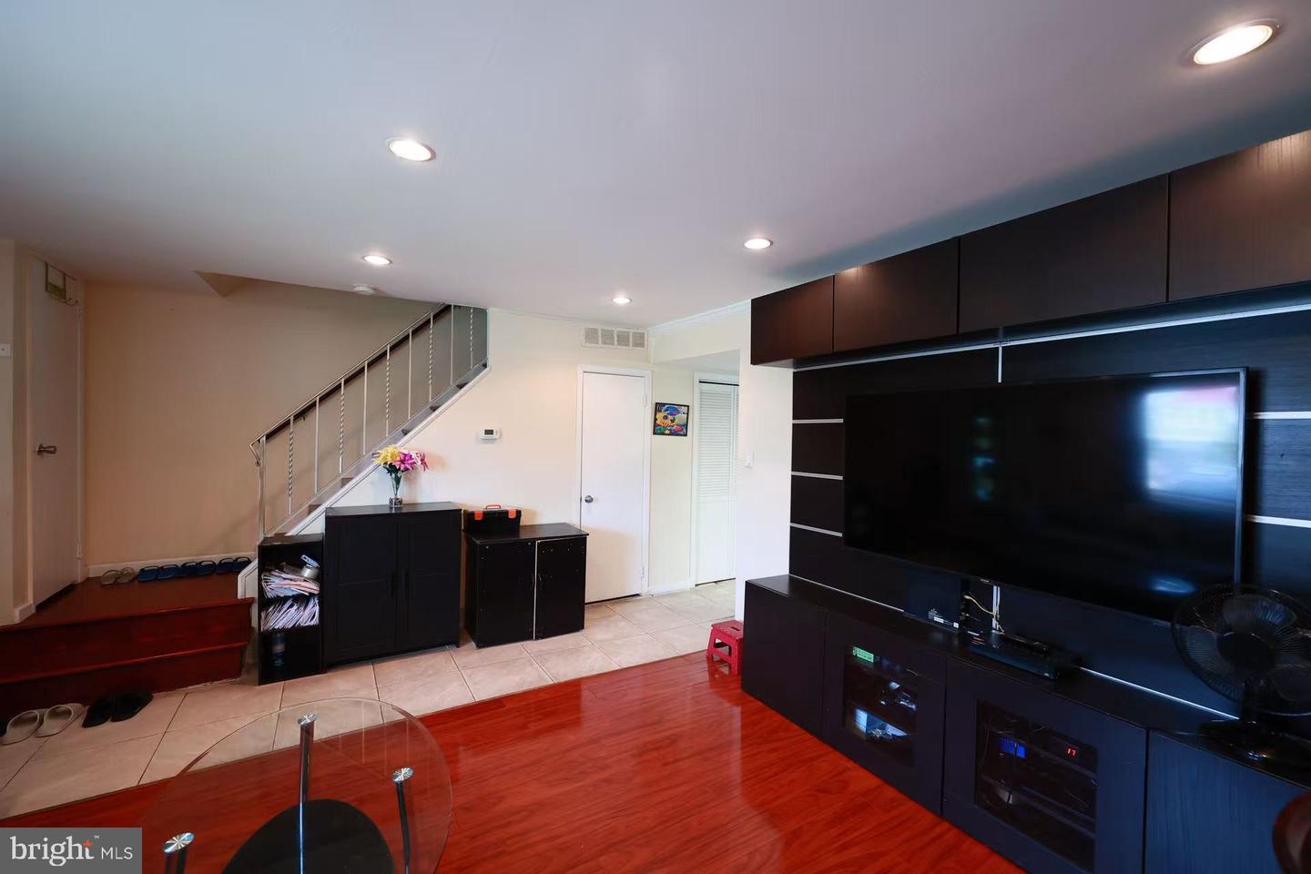 2156 Conwell Ave Property Photo 7