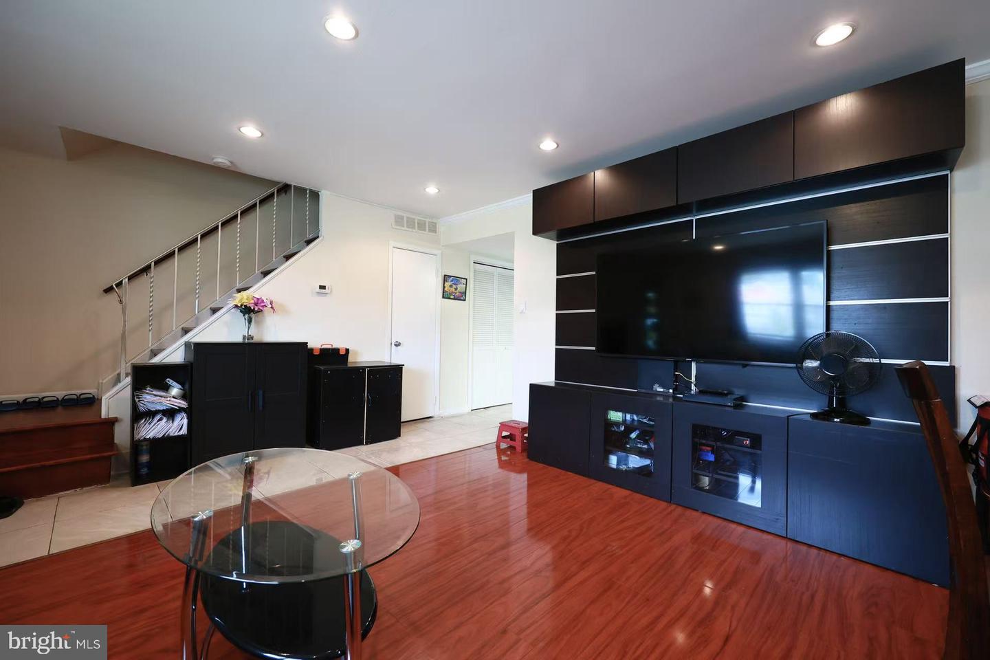 2156 Conwell Ave Property Photo 8