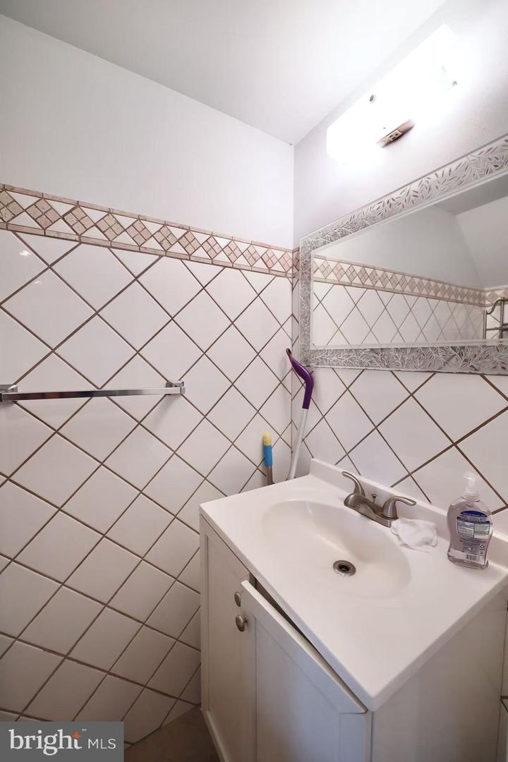 2156 Conwell Ave Property Photo 32