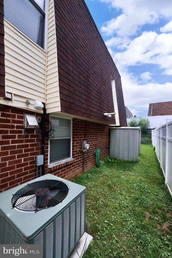 2156 Conwell Ave Property Photo 39
