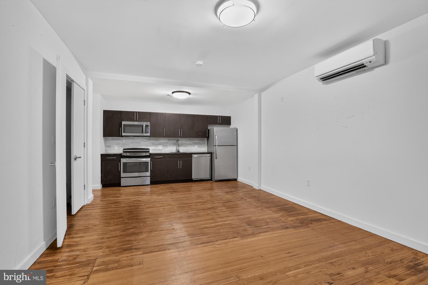 2321 Fitzwater St #204 Property Photo 4