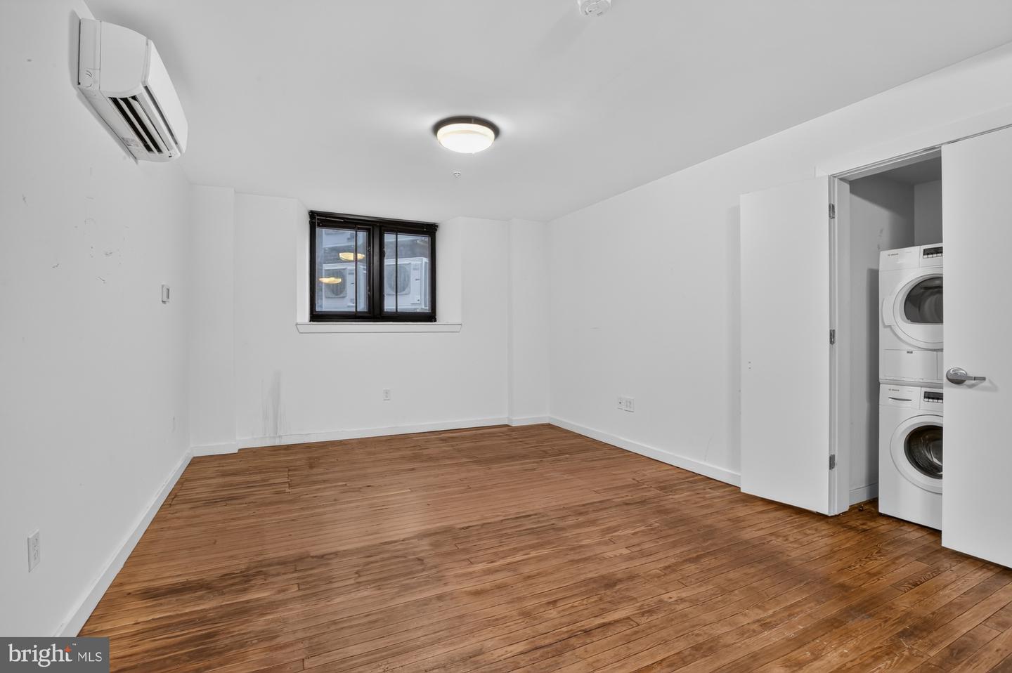 2321 Fitzwater St #204 Property Photo 5