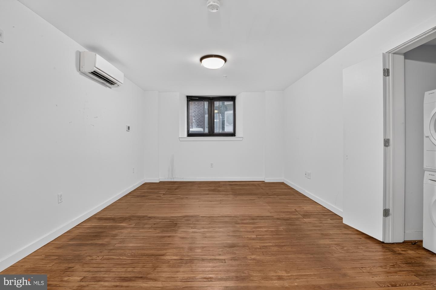 2321 Fitzwater St #204 Property Photo 6