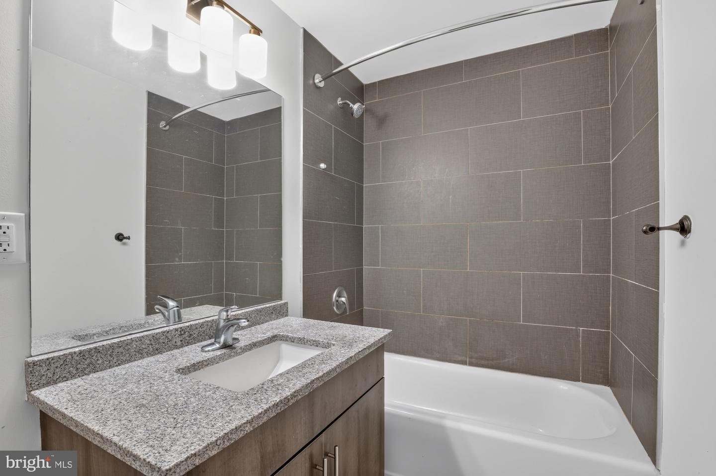2321 Fitzwater St #204 Property Photo 9