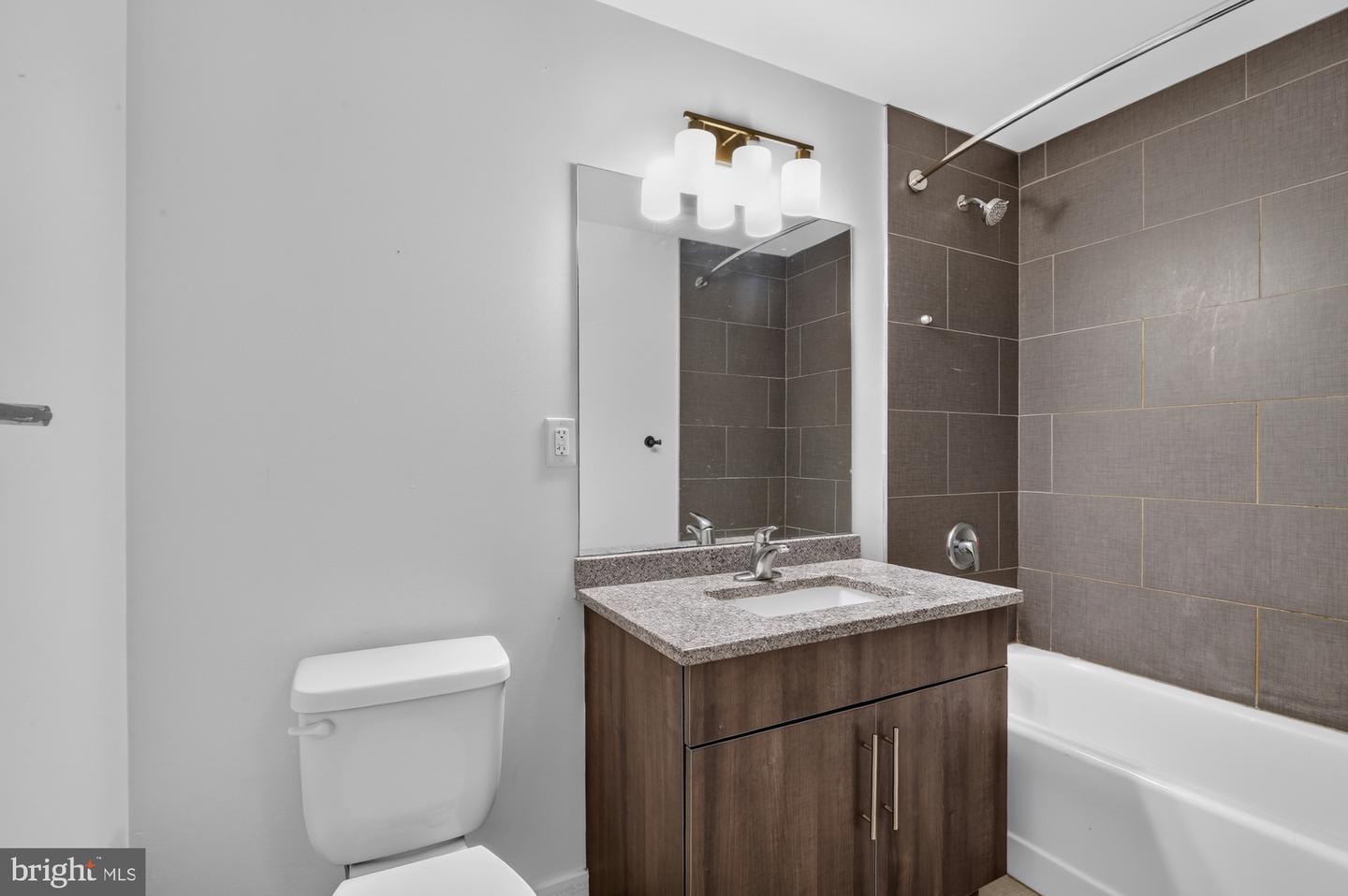 2321 Fitzwater St #204 Property Photo 10