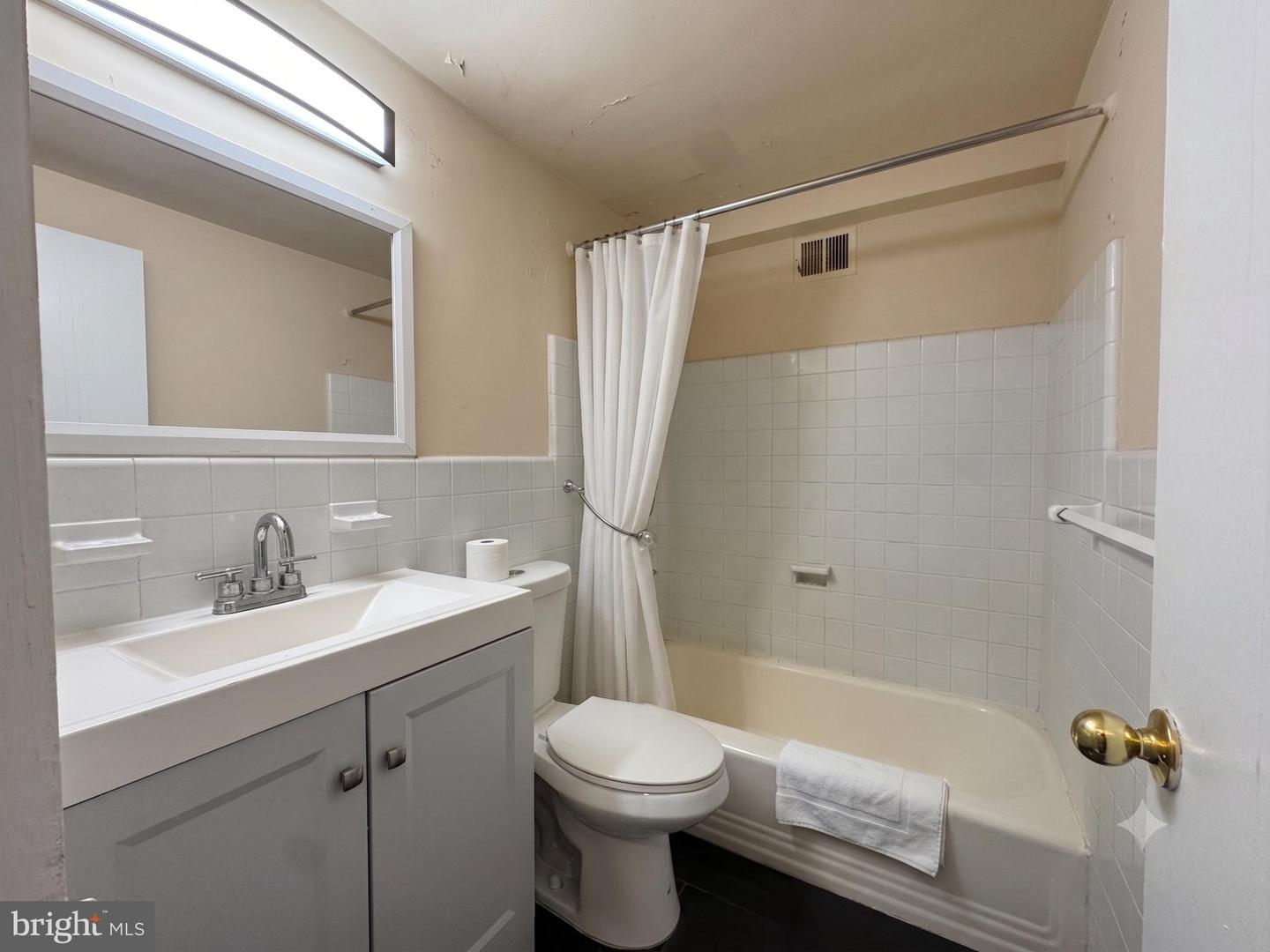2101-17 Chestnut St #1813 Property Photo 7