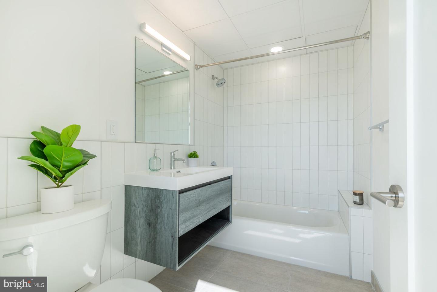 833 Wharton St #205 Property Photo 13