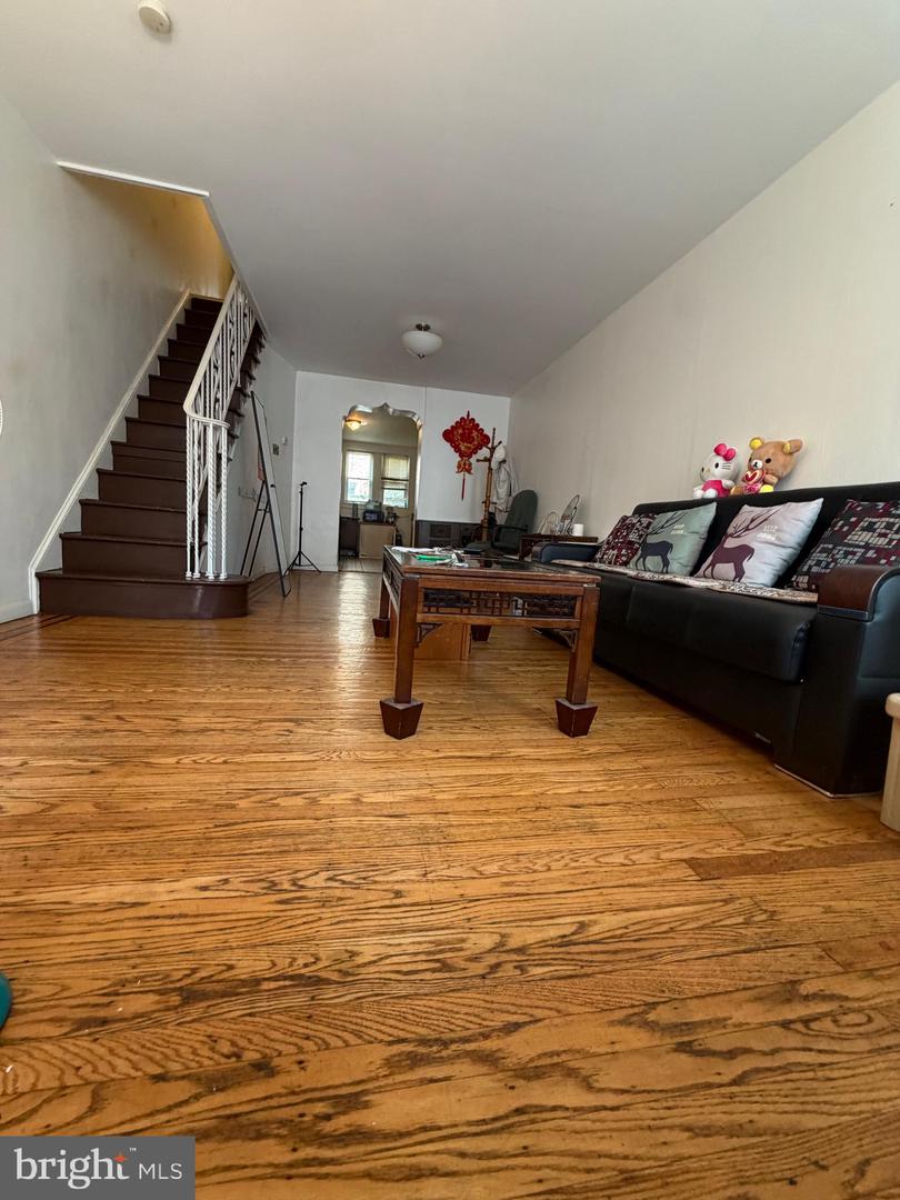 623 Fernon St Property Photo 2