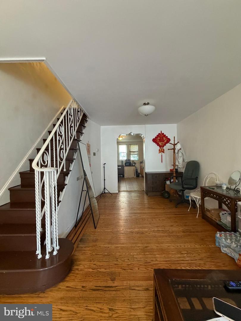 623 Fernon St Property Photo 4