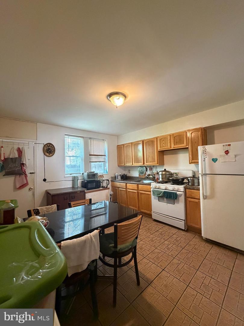 623 Fernon St Property Photo 6