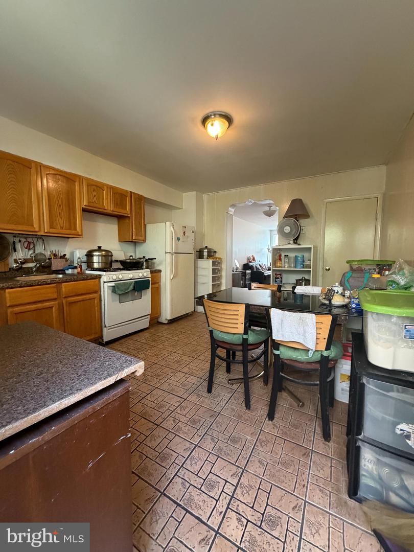 623 Fernon St Property Photo 7