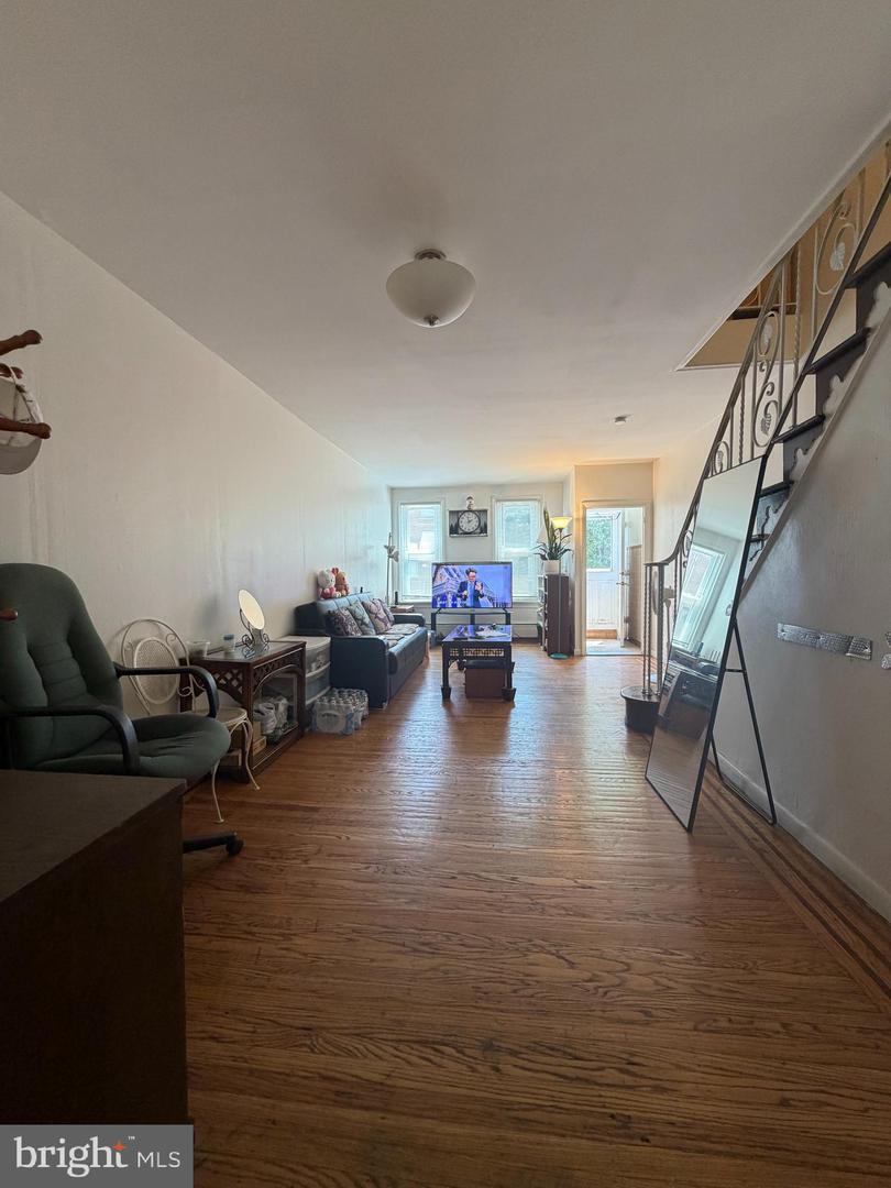 623 Fernon St Property Photo 8