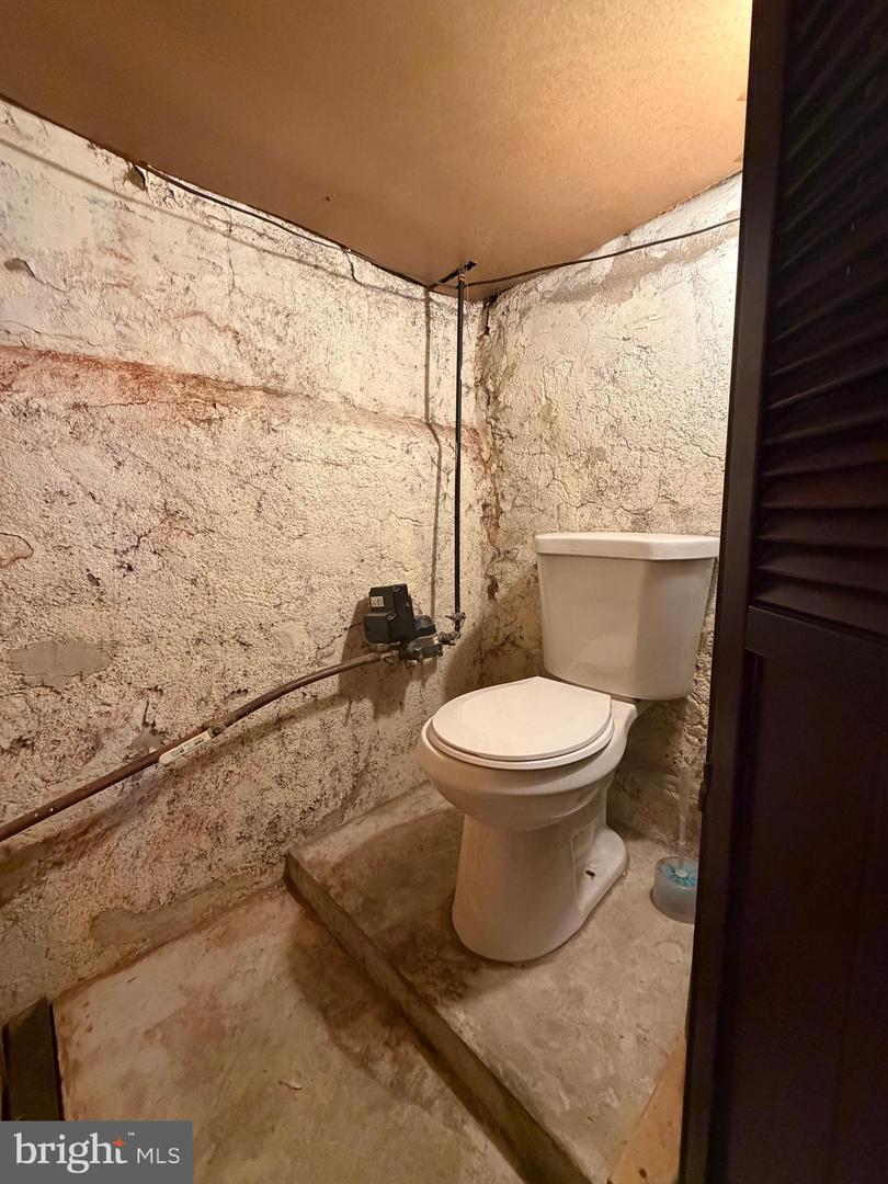 623 Fernon St Property Photo 18