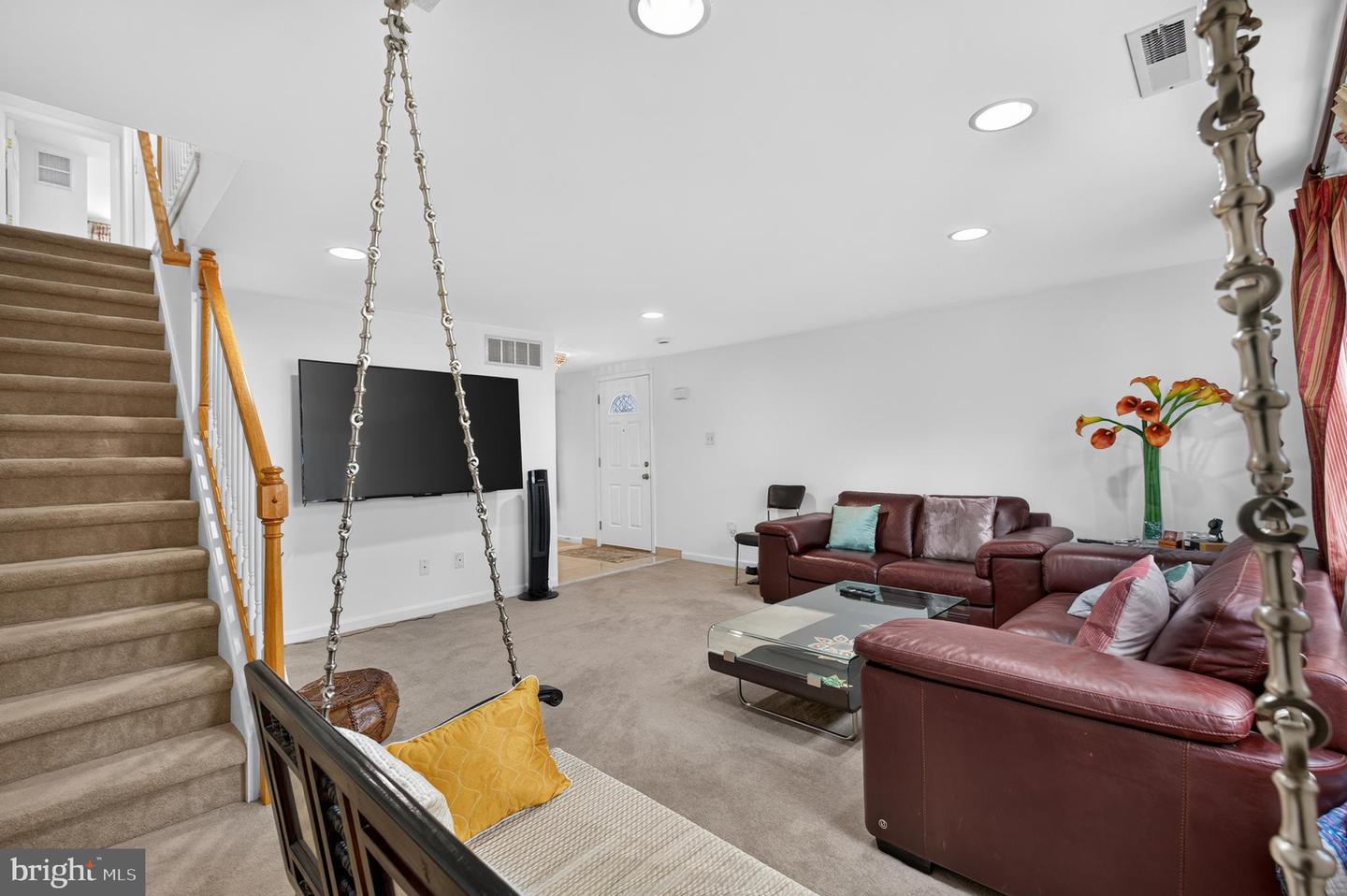 662 Lawler St Property Photo 8