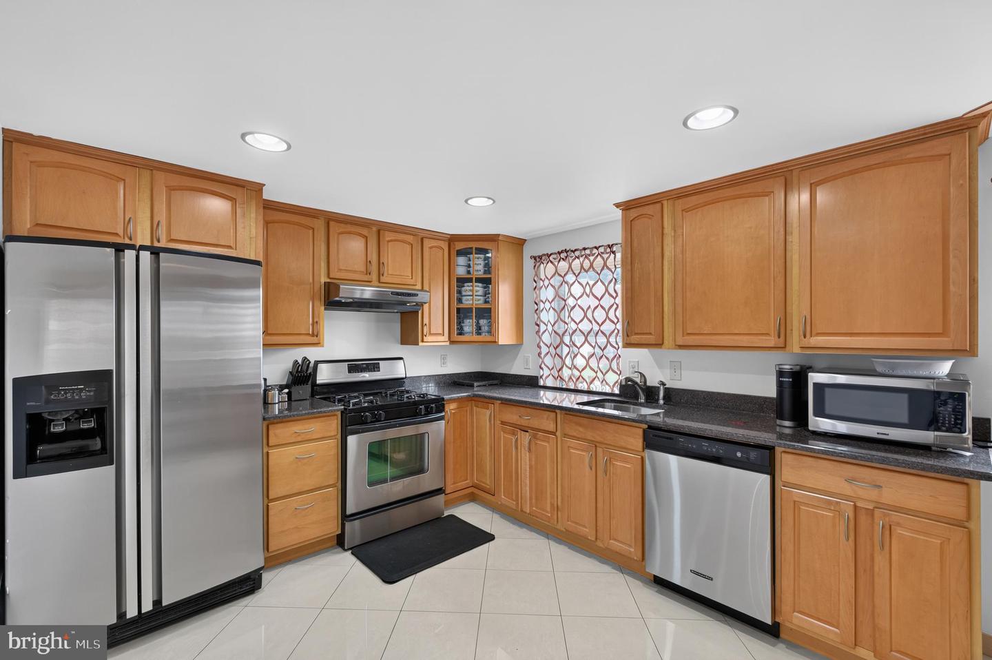 662 Lawler St Property Photo 13