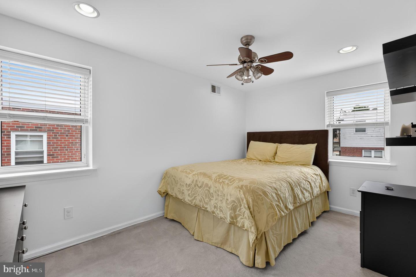 662 Lawler St Property Photo 25