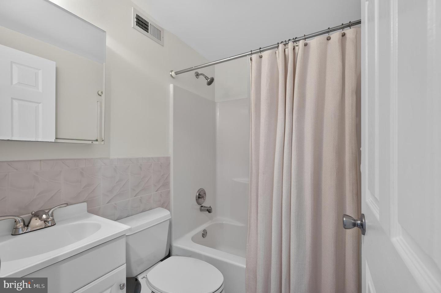 662 Lawler St Property Photo 27