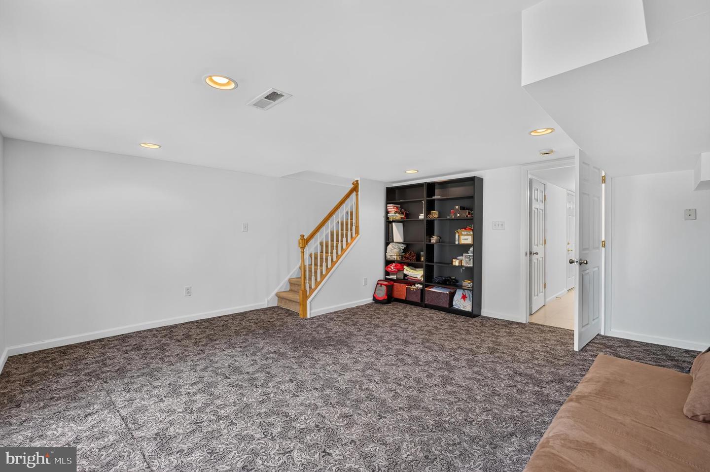 662 Lawler St Property Photo 31