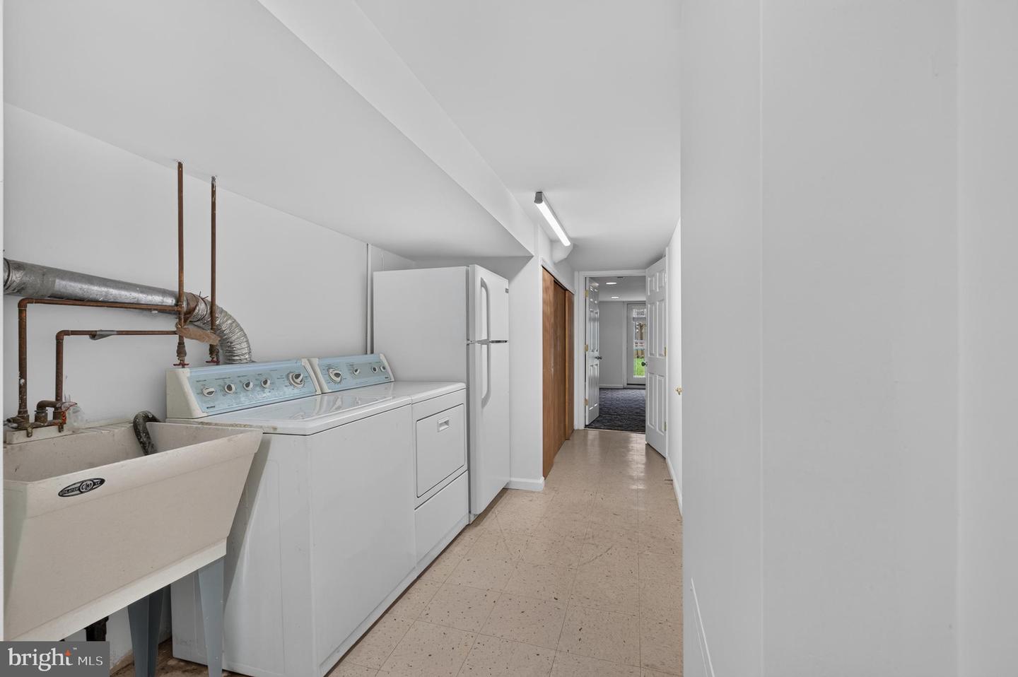 662 Lawler St Property Photo 34