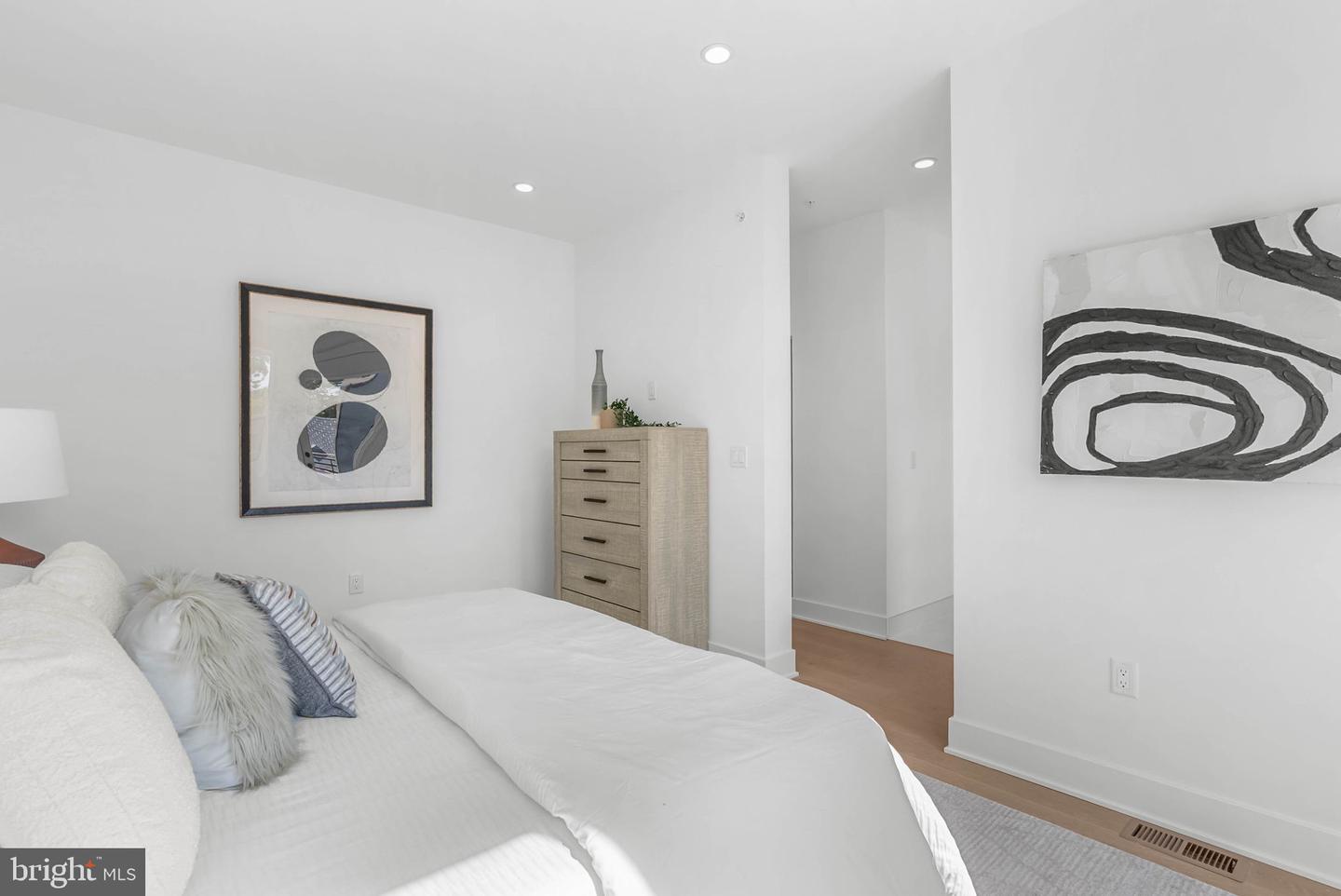 635 N 7th St #c2b Property Photo 14
