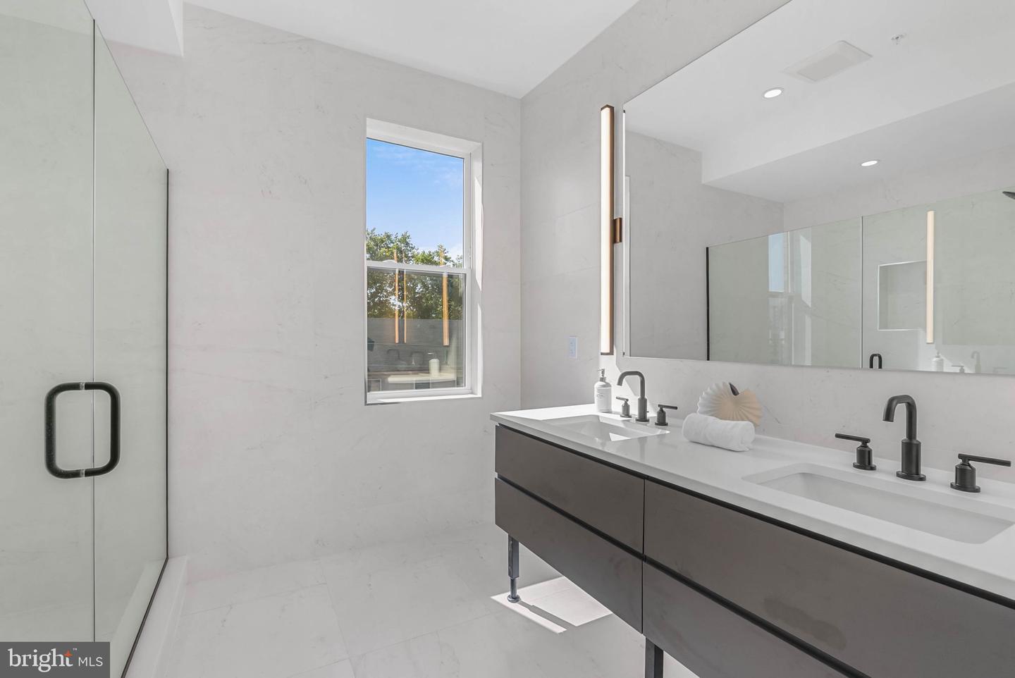 635 N 7th St #c2b Property Photo 16