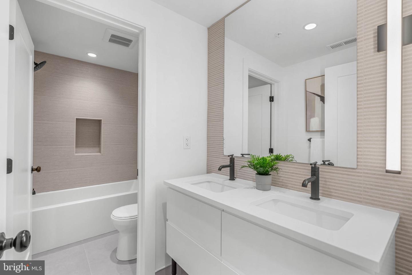 635 N 7th St #c2b Property Photo 21