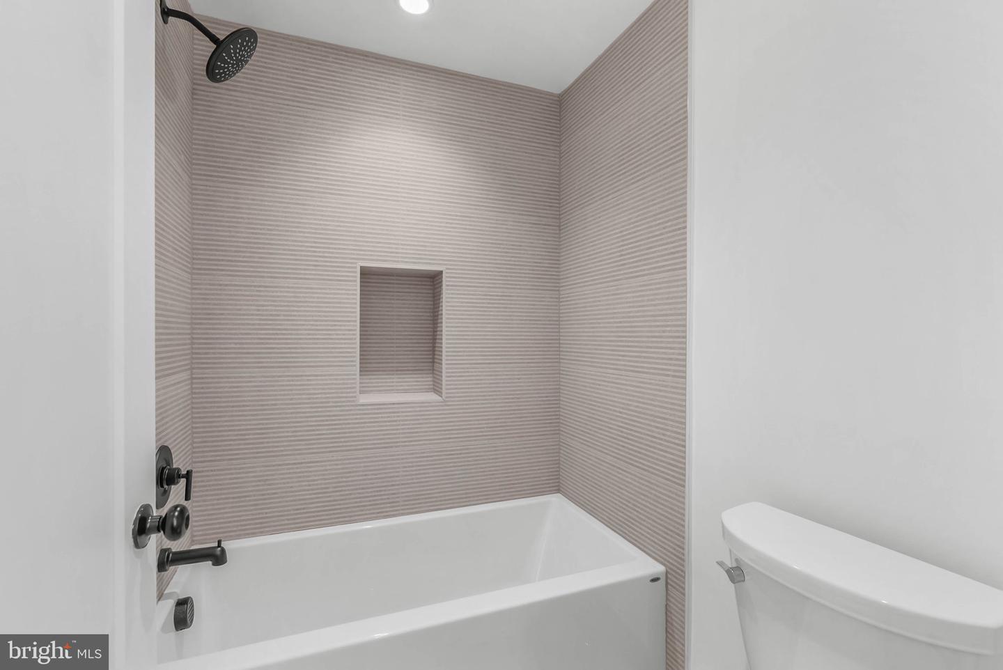 635 N 7th St #c2b Property Photo 22