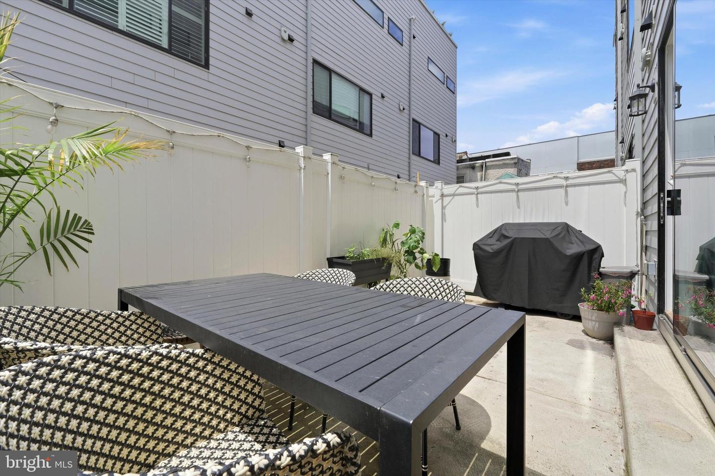 1726 N Hope St Property Photo 17