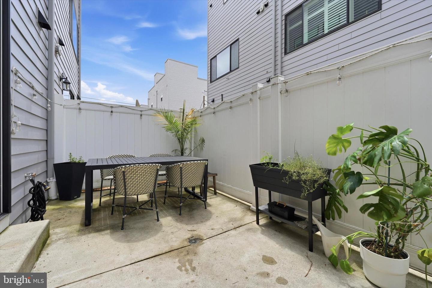 1726 N Hope St Property Photo 18
