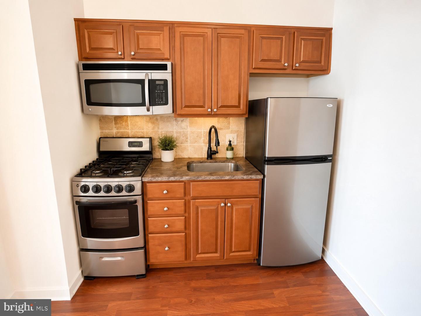 604-36 S Washington Sq #118 Property Photo 4