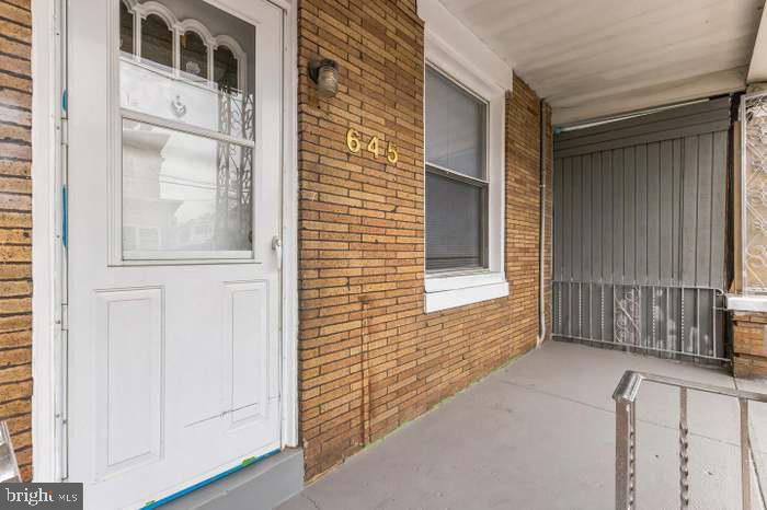645 E Westmoreland St Property Photo 3