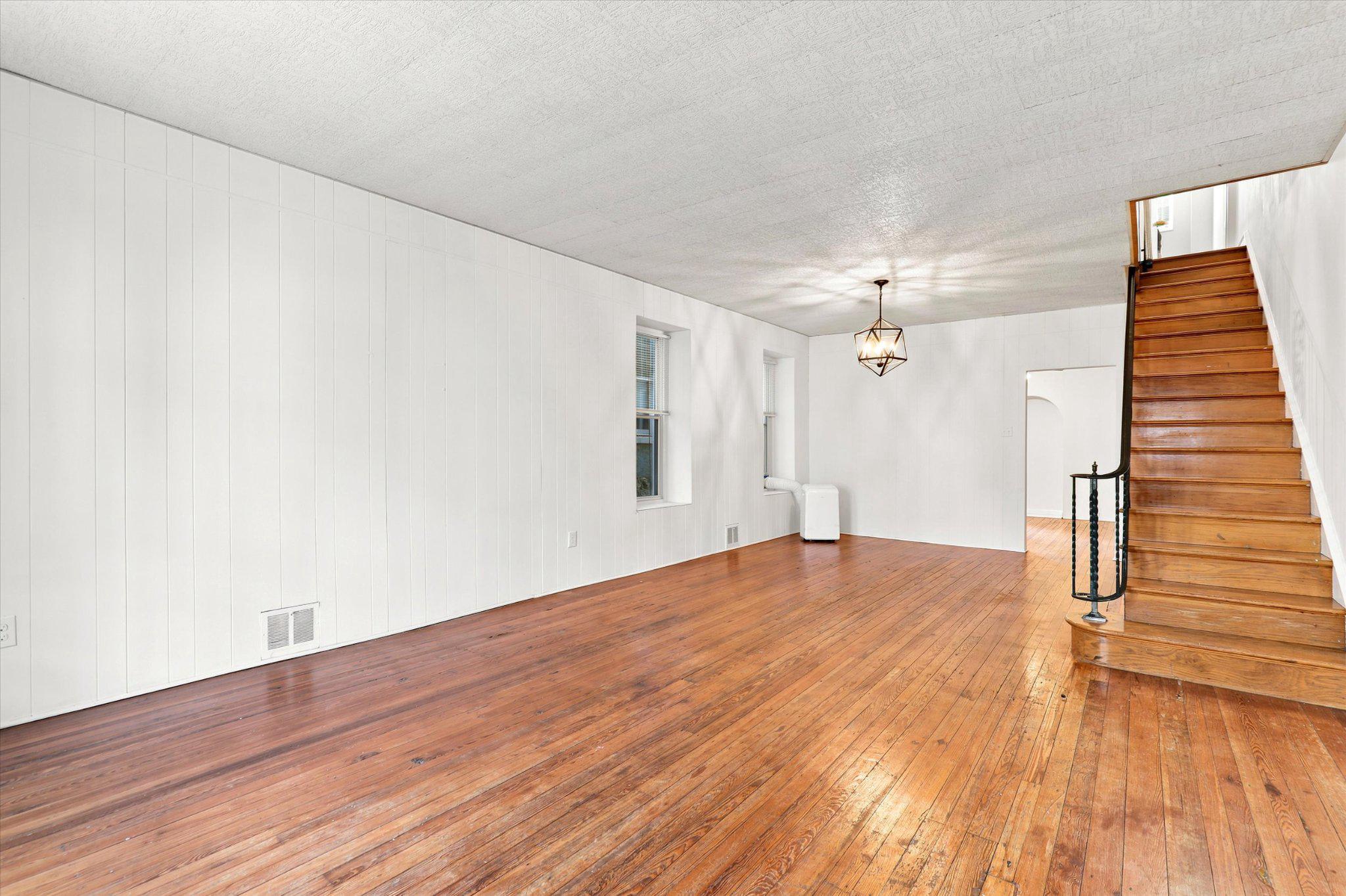 223 Wendover St Property Photo 3