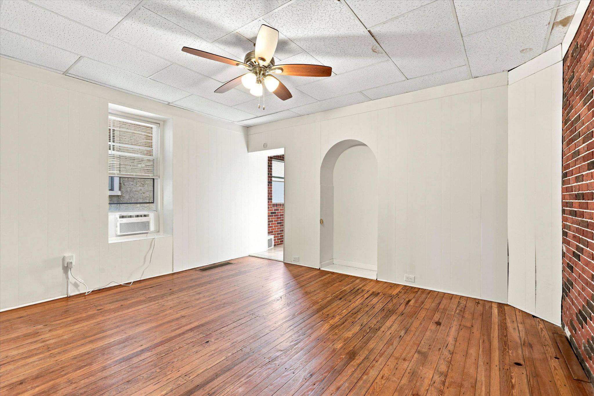 223 Wendover St Property Photo 4