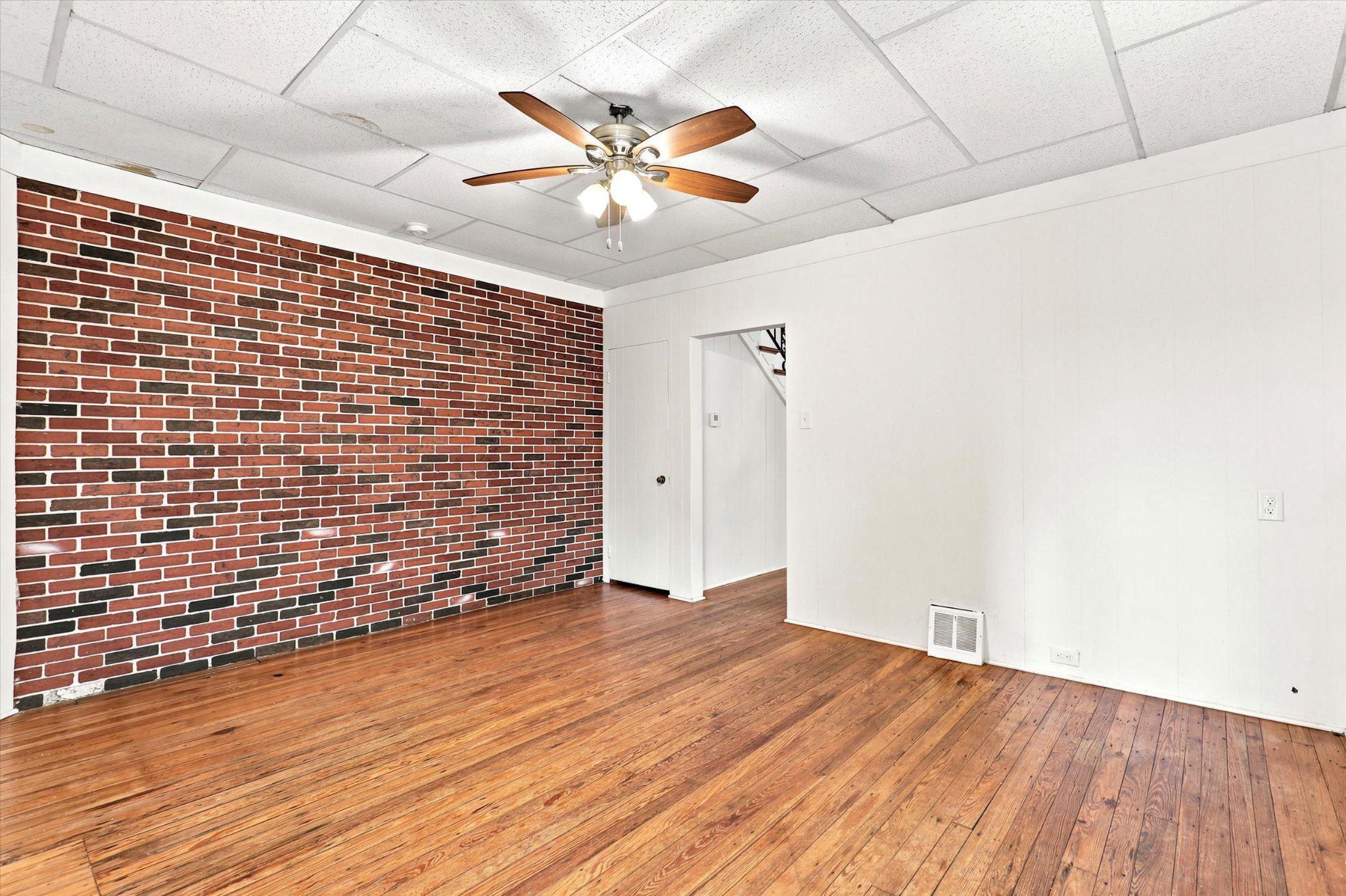 223 Wendover St Property Photo 5