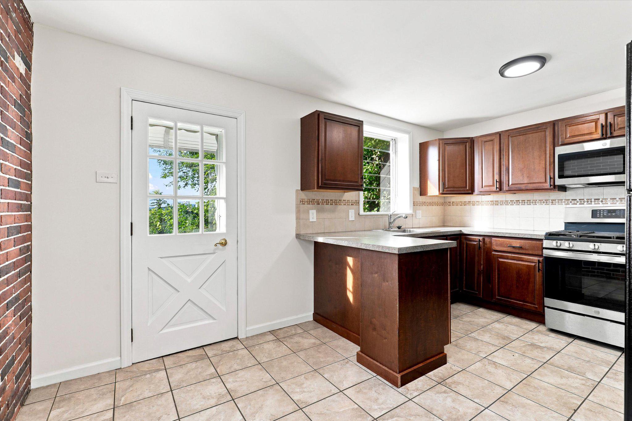 223 Wendover St Property Photo 6