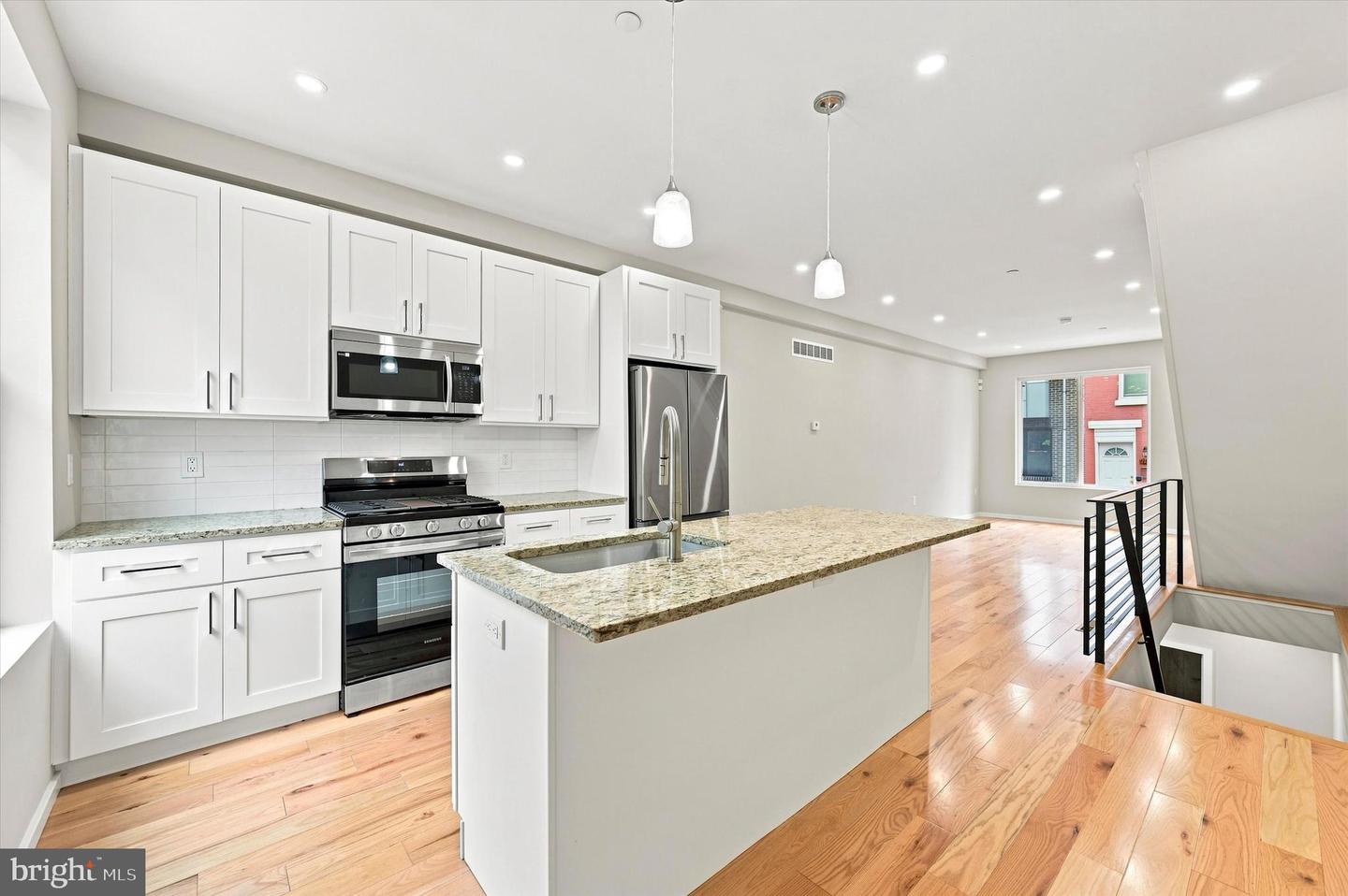 1713 W Seybert St Property Photo 1