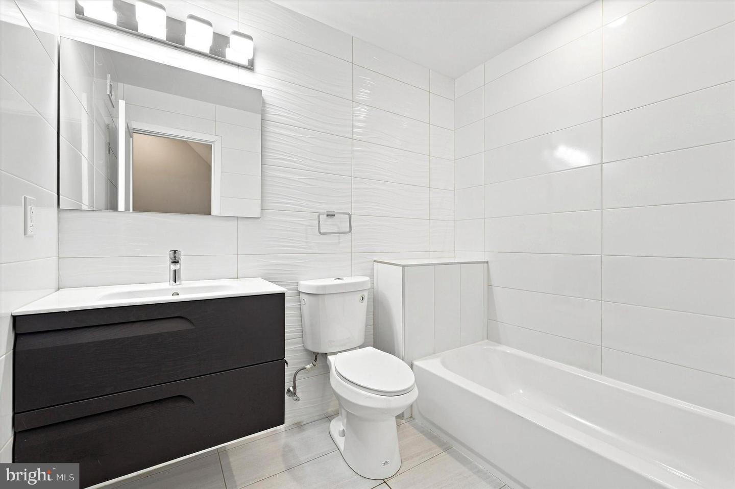 1713 W Seybert St Property Photo 4
