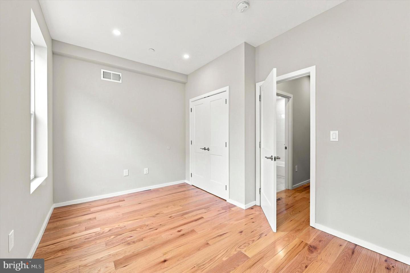 1713 W Seybert St Property Photo 6