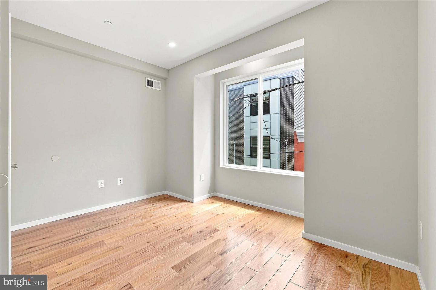 1713 W Seybert St Property Photo 8