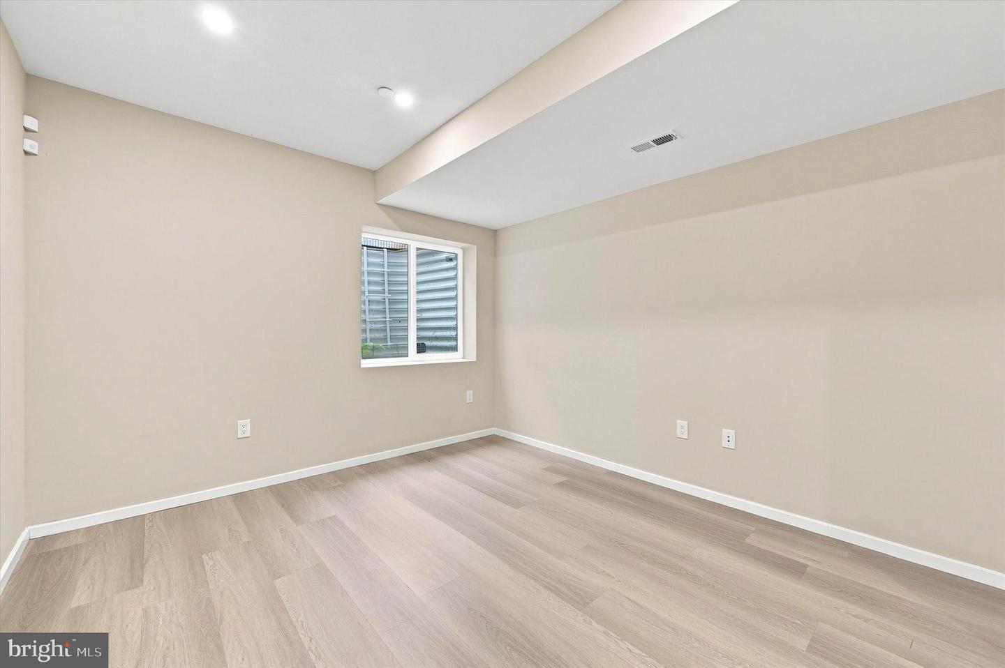 1713 W Seybert St Property Photo 23