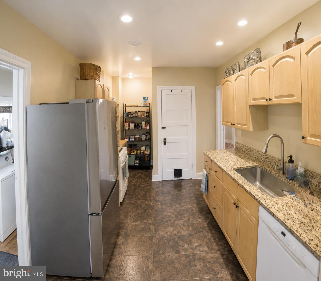 497 Lemonte St Property Photo 2