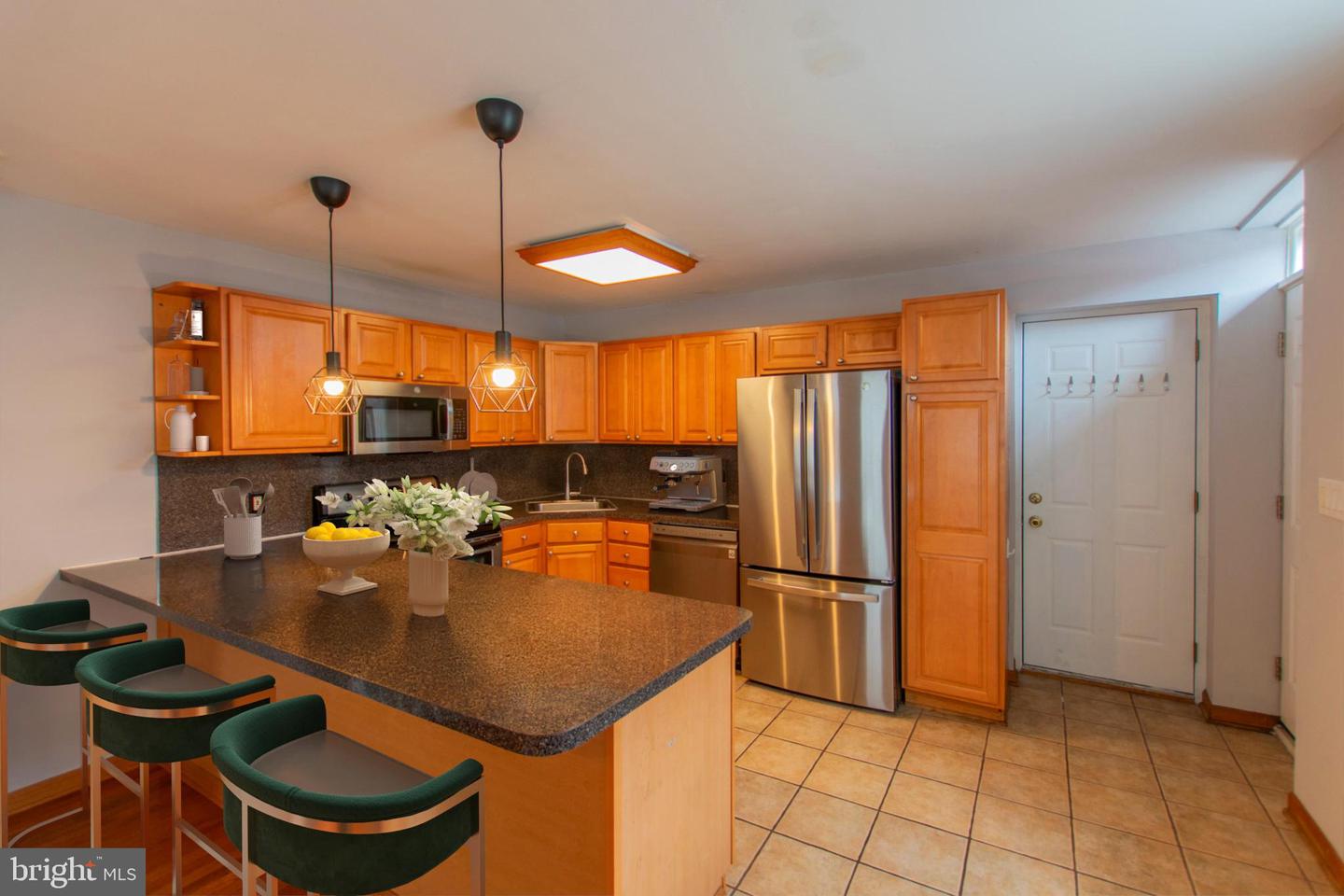 152 Tree St Property Photo 3