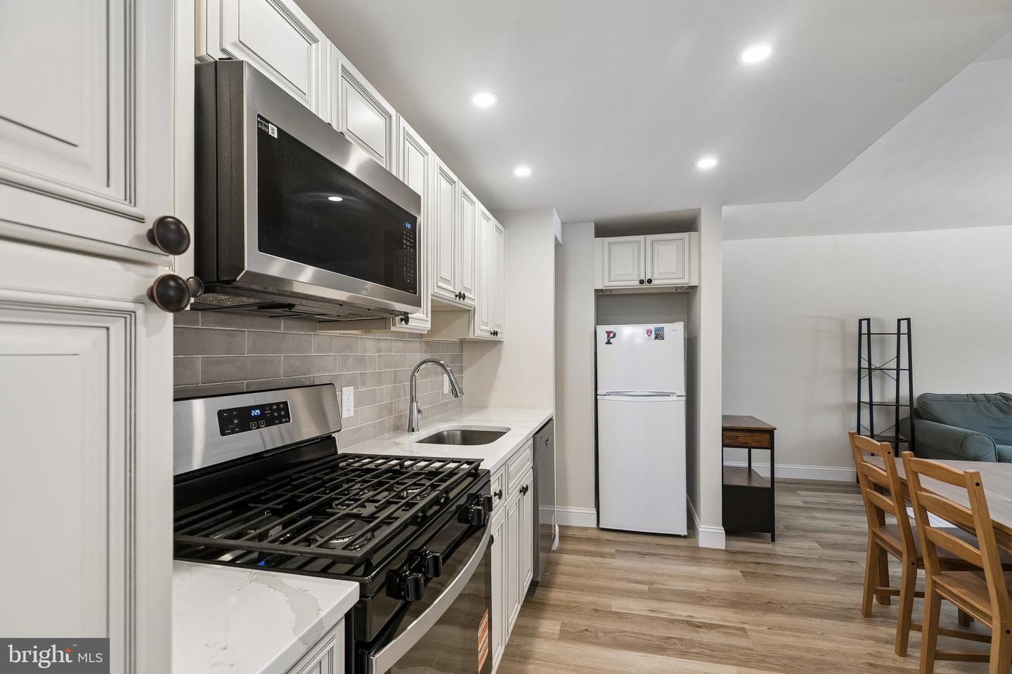 2101 Chestnut St #303 Property Photo 6