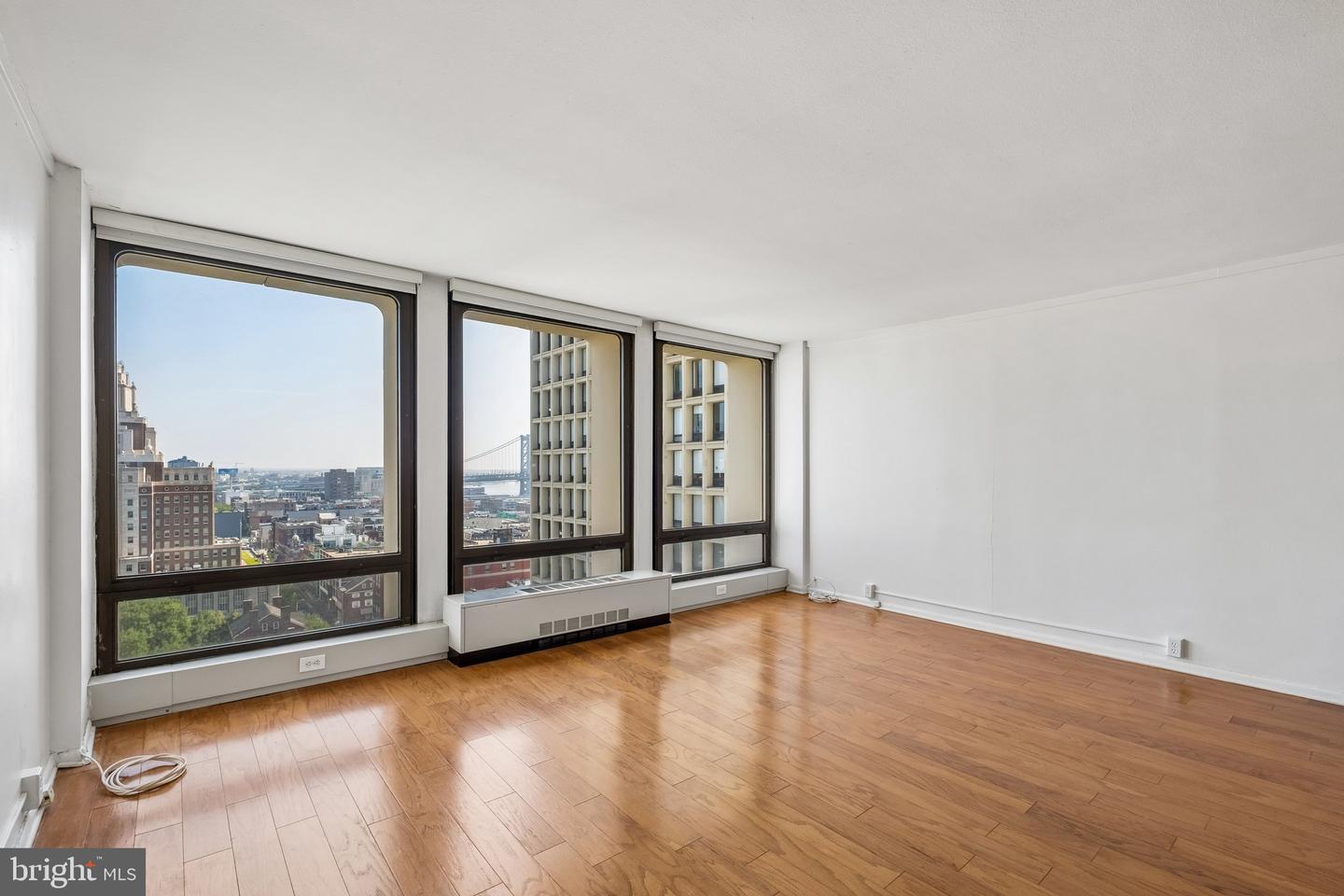 210 Locust St #18hw Property Photo 2