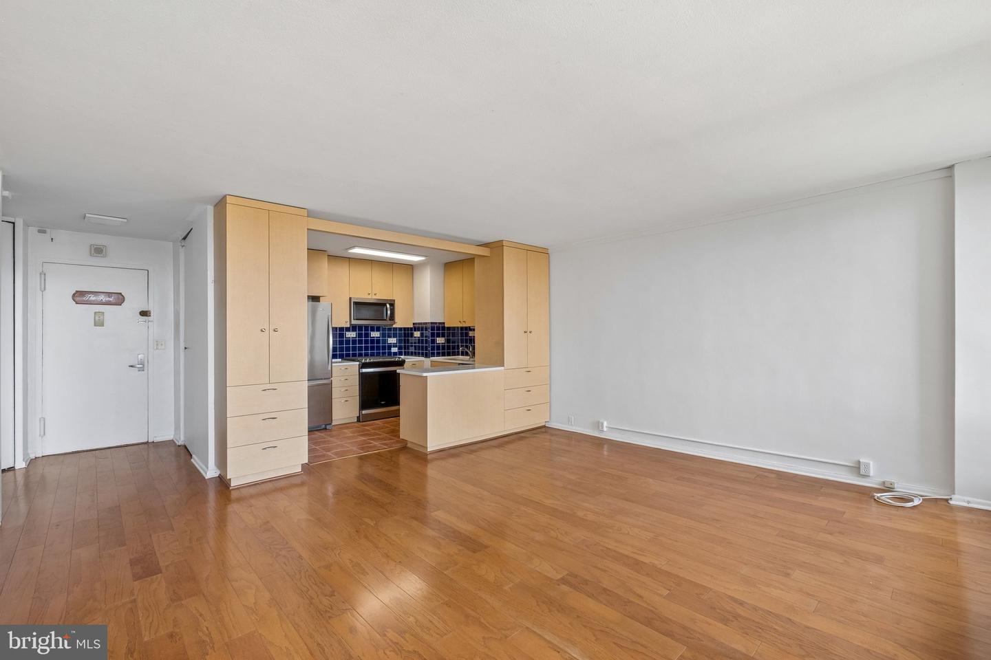 210 Locust St #18hw Property Photo 3