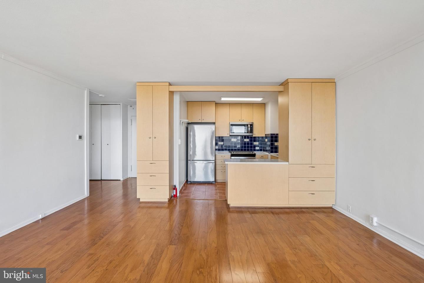 210 Locust St #18hw Property Photo 4