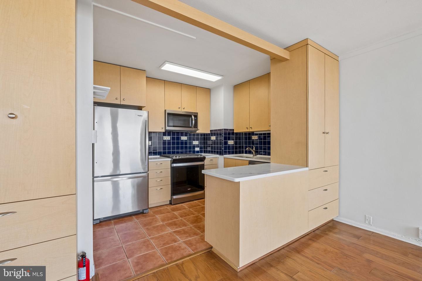 210 Locust St #18hw Property Photo 5