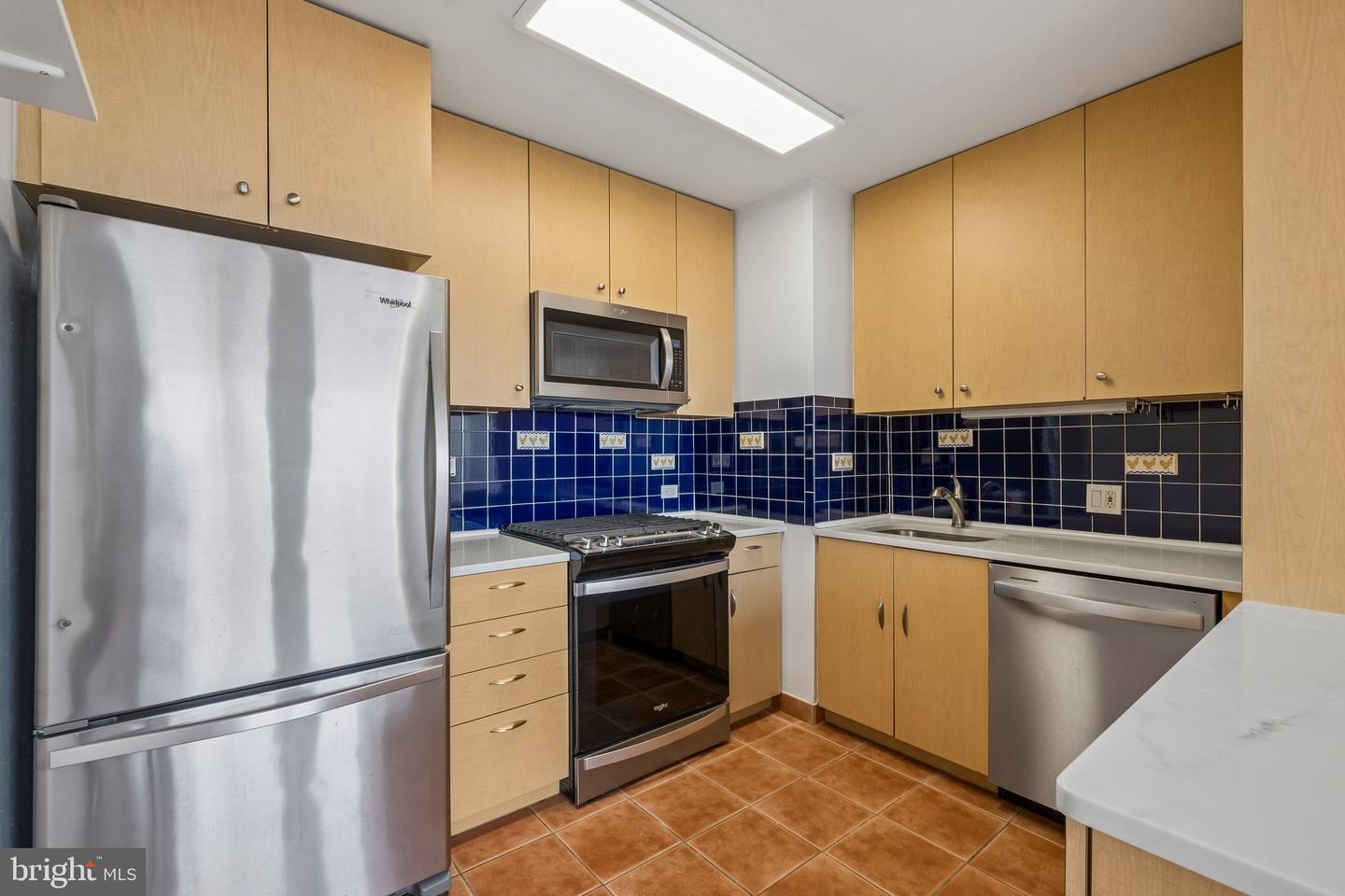 210 Locust St #18hw Property Photo 6