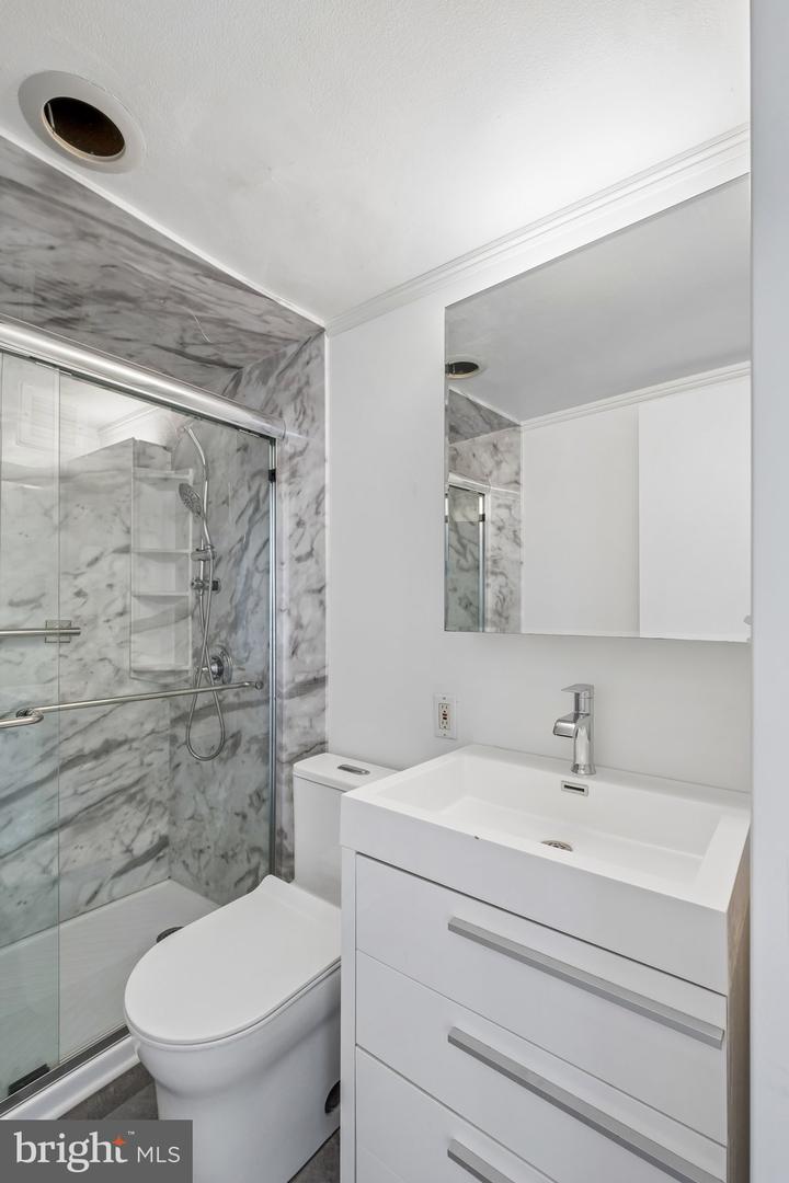 210 Locust St #18hw Property Photo 11