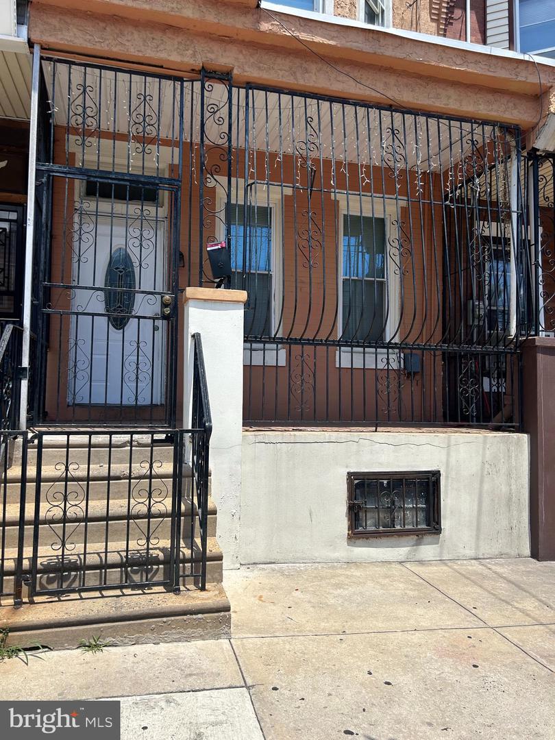 211 E Ontario St Property Photo 2